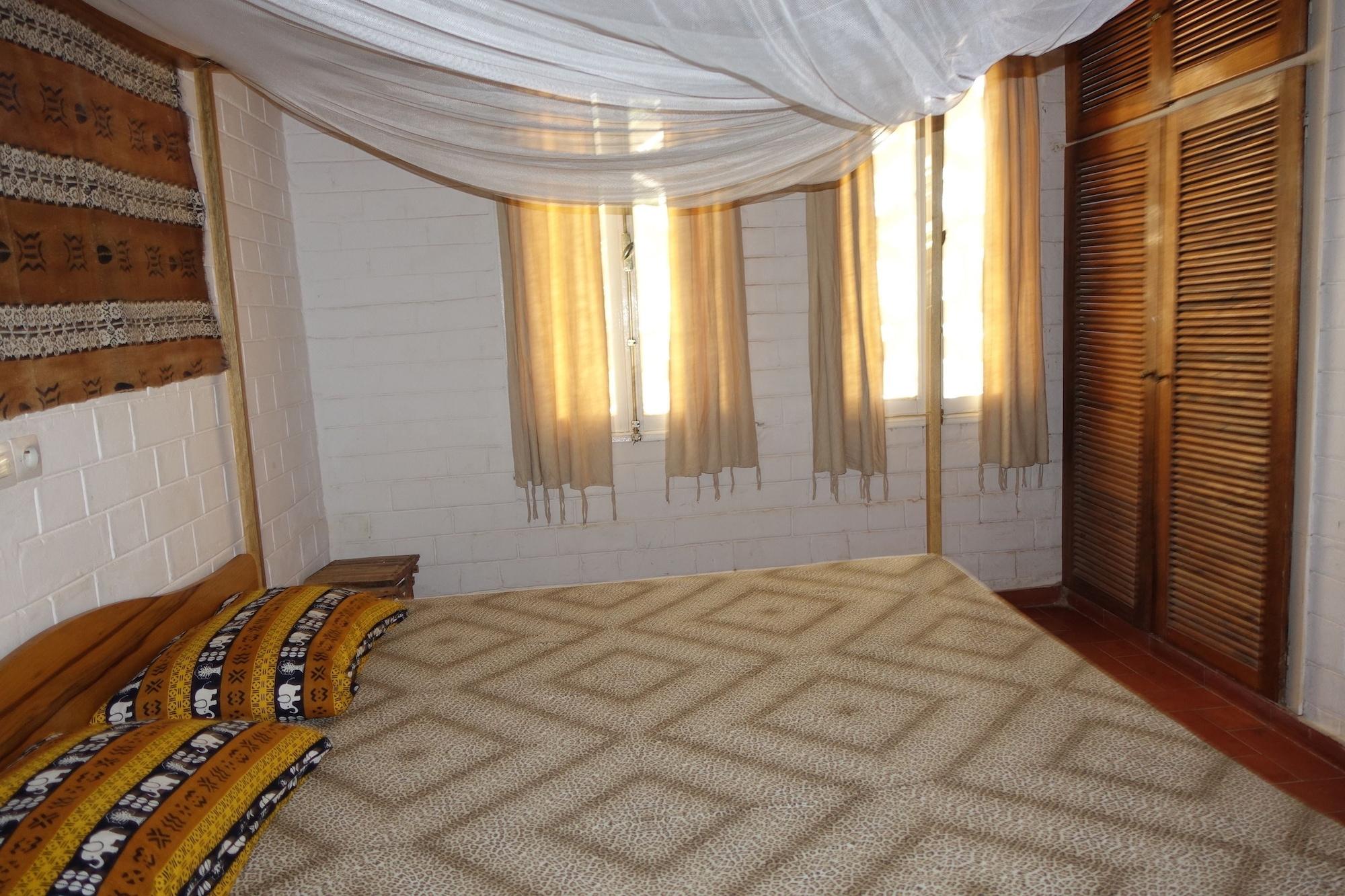 Keur Marrakis Hotel Мбур Екстериор снимка