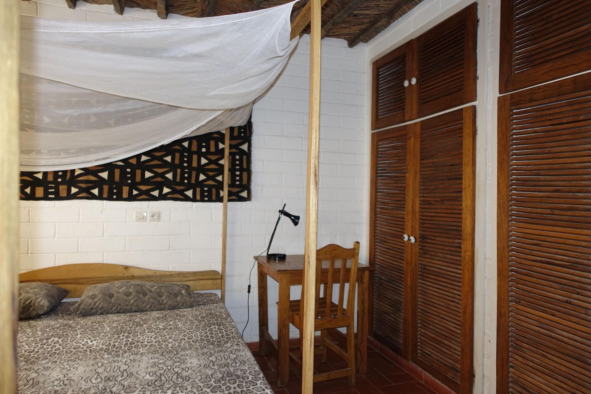 Keur Marrakis Hotel Мбур Екстериор снимка